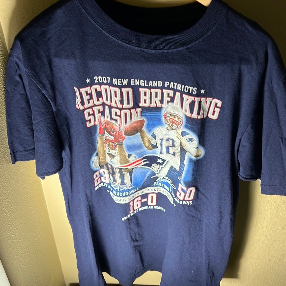 NFL Reebok Mens 2007 New England Patriots Record Breaking Season Tee Color Blue